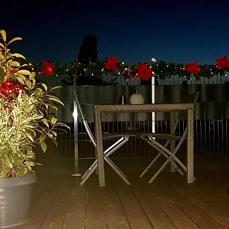 Zwei Schicke Mit Parkplatz كولونيا