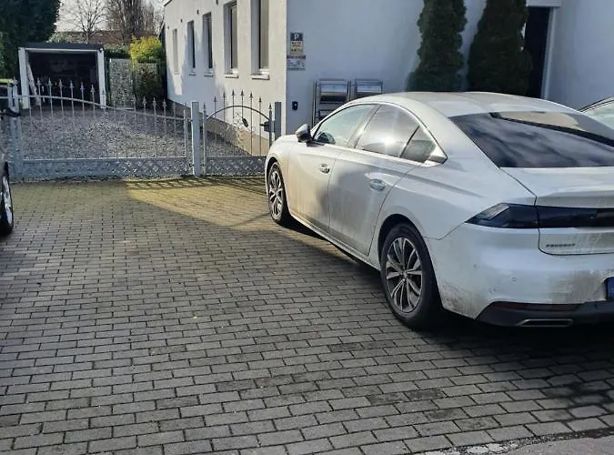 Zwei Schicke Mit Parkplatz *