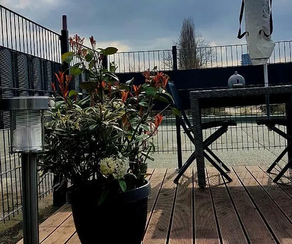 Zwei Schicke Mit Parkplatz * Köln