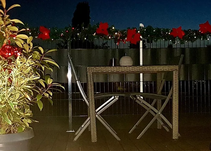 Zwei Schicke Mit Parkplatz 쾰른