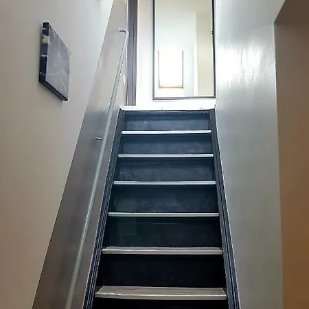 Zwei Schicke Mit Parkplatz קלן