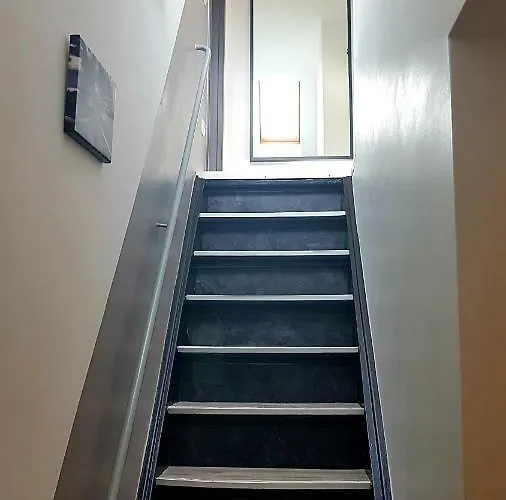 Zwei Schicke Mit Parkplatz Keulen