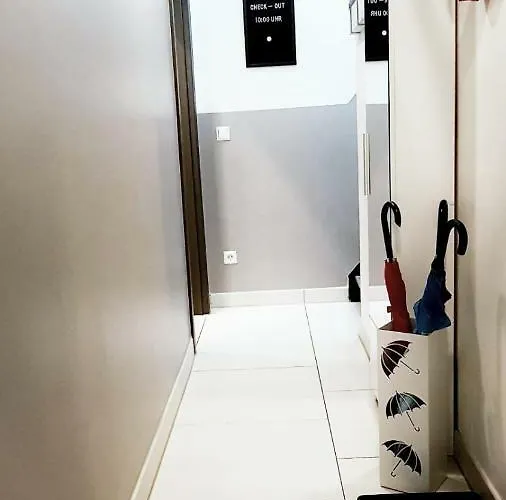 Zwei Schicke Mit Parkplatz *